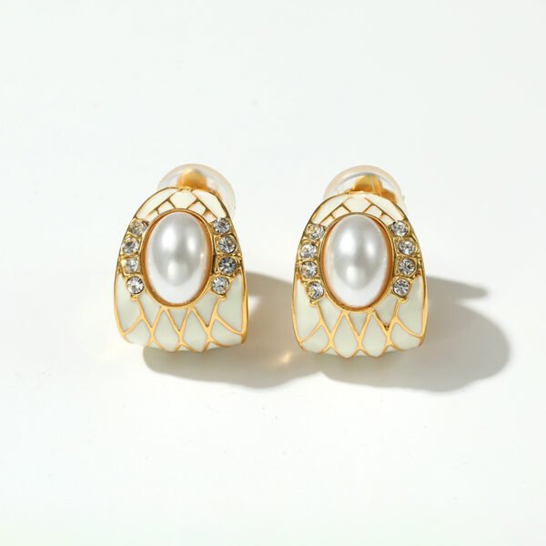 Isabelle Pearl Ear Clips