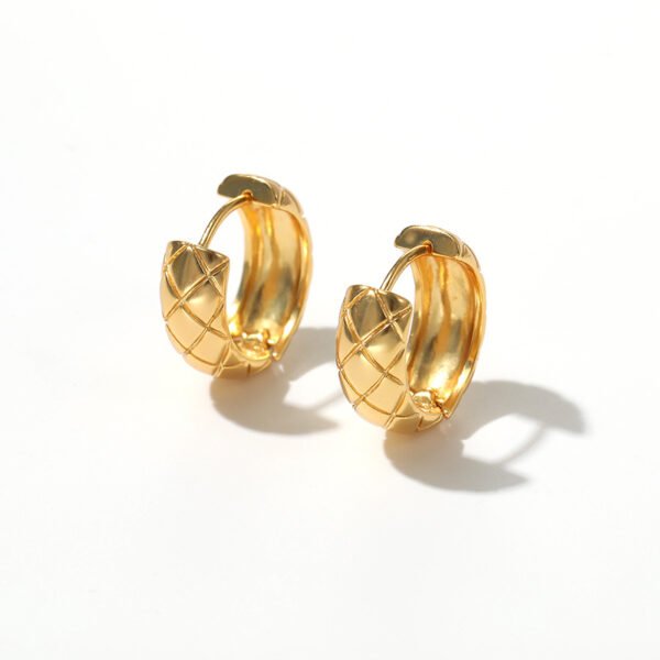 Diamond Pattern Hoop Earrings