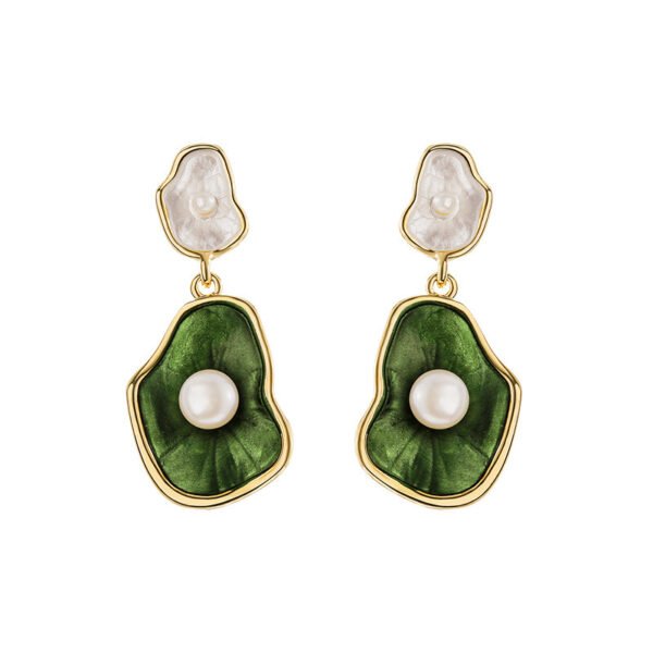 Lotus leaf pearl earrings