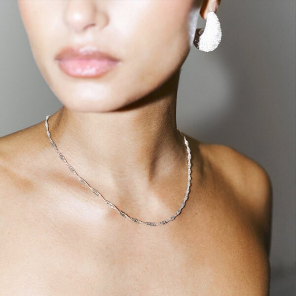 Bending and twisting clavicle chain