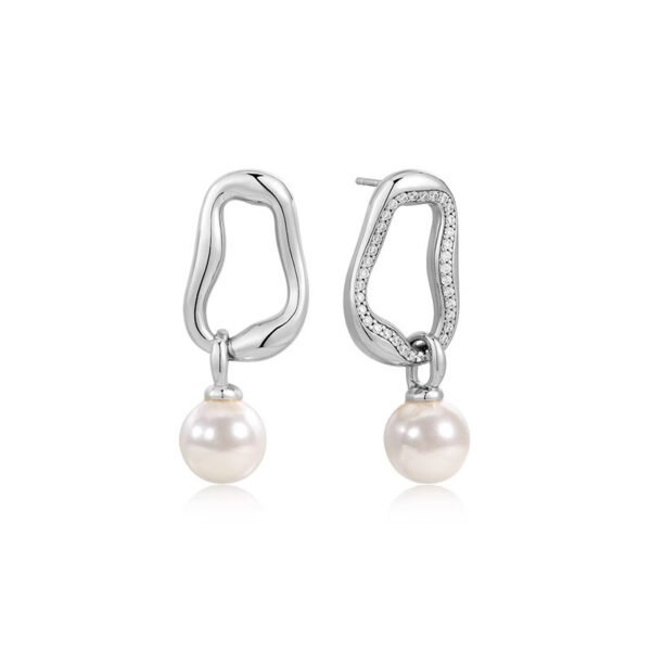 Exquisite shimmering pearl earrings