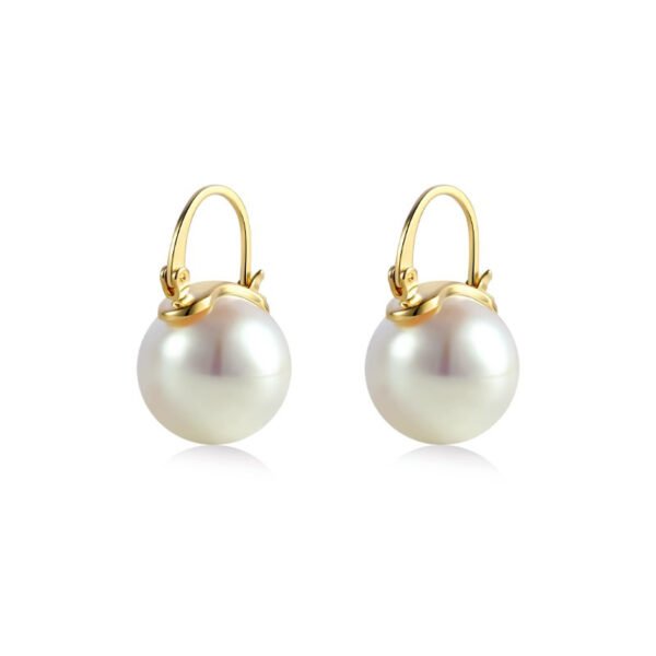 Retro-style luxury pearl earrings